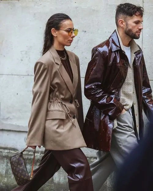 khaki vs wine - red